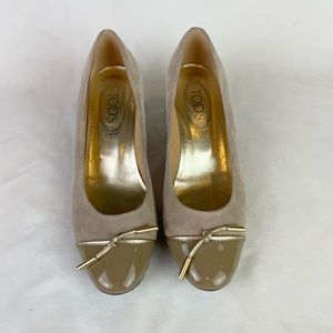 Woman’s Tod’s pumps